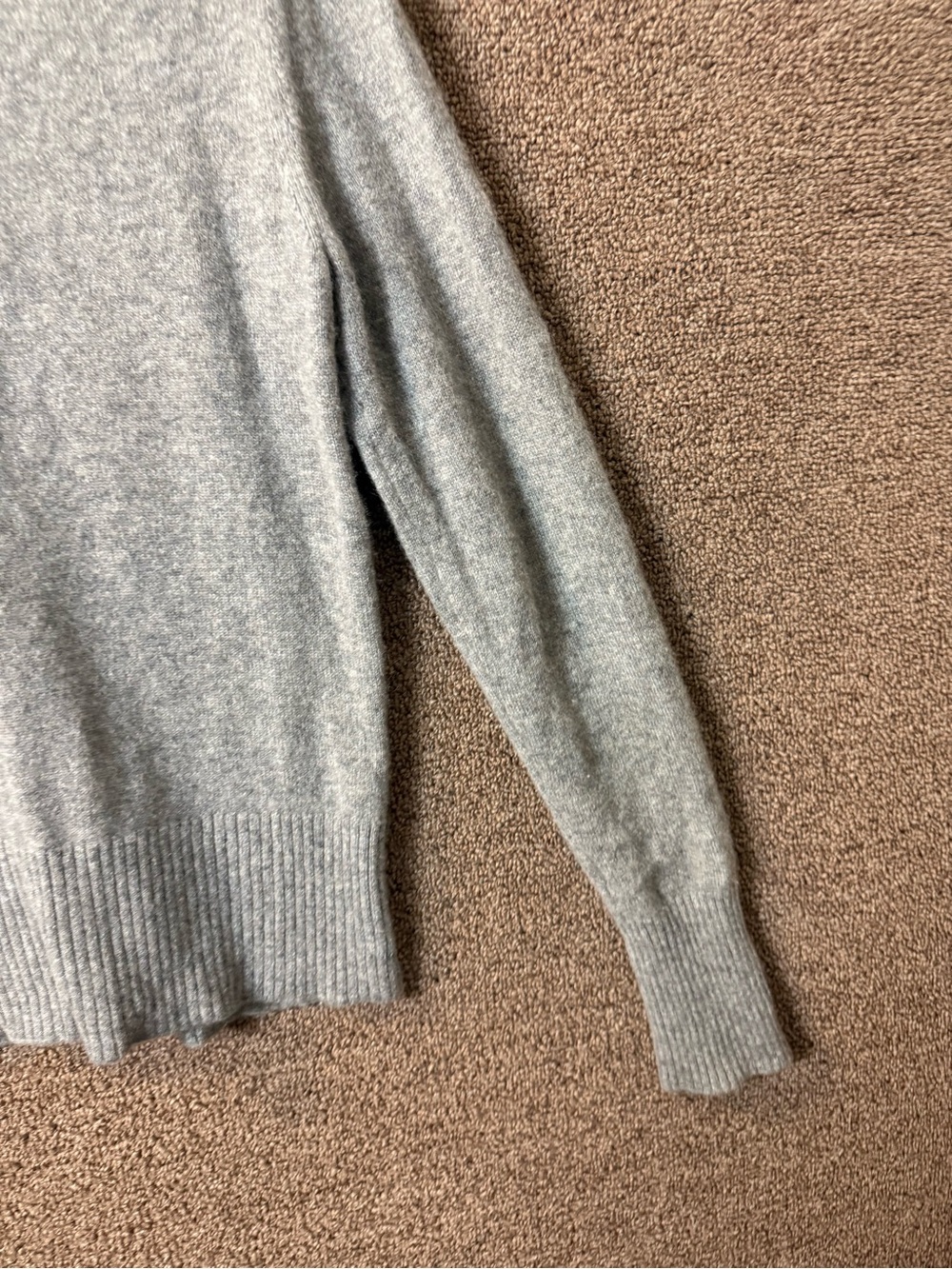 Cashmere Apt. 9 Gray Argyle Button-Front Cardigan with Beige Accents Y2K - Picture 11 of 13
